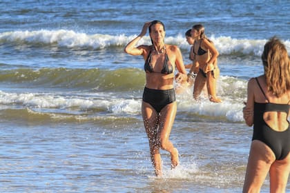 Dolores Trull es una de las famosas argentinas que plantó bandera en Punta del Este para disfrutar de las playas y los eventos top