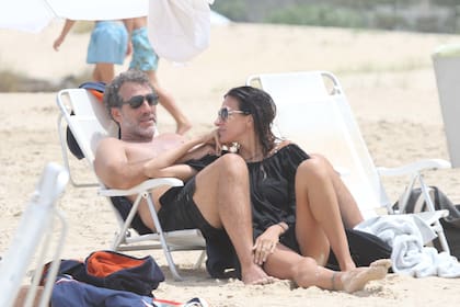 Dolores Trull junto a su marido, Alejandro Pueyrredon, muy románticos en su día de relax
