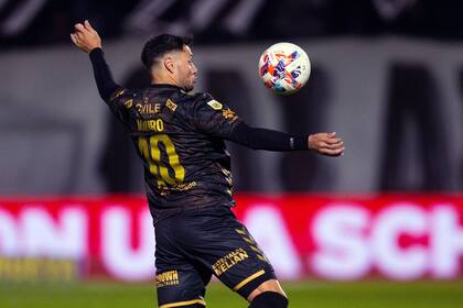 Domina la pelota con una sutileza: Mauro Zárate solo aportó chispazos