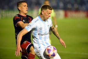 Domina la pelota el Polaco Menéndez, que abrió la cuenta en Tucumán con un golazo de chilena