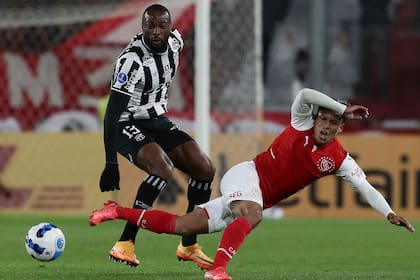 Domingo Blanco es uno de los futbolistas que dejaron Independiente en condición de libres, un mal negocio para el Rojo.