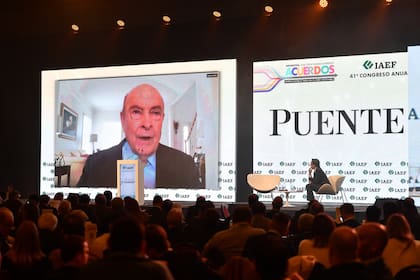 Domingo Cavallo habla de manera remota en el congreso de IAEF