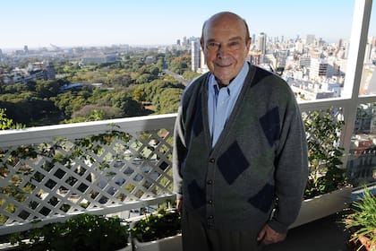 Domingo Cavallo plantea que bajar la tasa de riesgo país es clave, más que acelerar la reducción de la inflación.