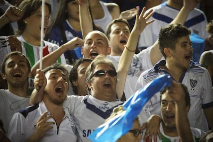 Domínguez, en la popular de Vélez