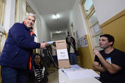 Domínguez fue a votar con su familia