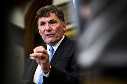 Dominic LeBlanc, ministro de Seguridad Pública y ex niñero de Trudeau cuando era pequeño, es otro de los posibles candidatos