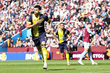Dominic Solanke, una de las joyas del mercado, deja Bournemouth para recalar en Tottenham Hotspur y será compañero de Cristian "Cuti" Romero; su pase es, por ahora, el más costoso para la temporada 2024-2025.