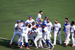 Dominicana resiste y vence a México Rojo en su debut en la Serie del Caribe