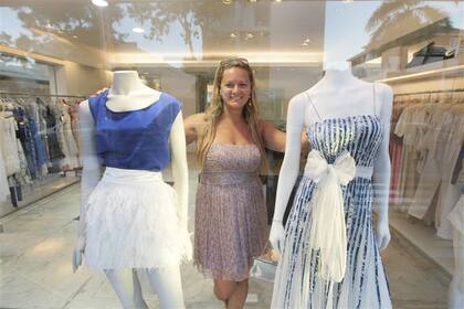 Dominique Saber atiende su propio local en la Fashion Road