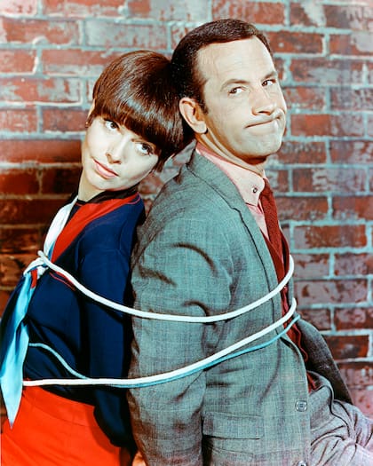 Don Adams como Maxwell Smart y Barbara Feldon como Agente 99