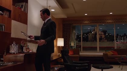 Don Drapier escucha "Tomorrow Never Knows", de The Beatles en Mad Men