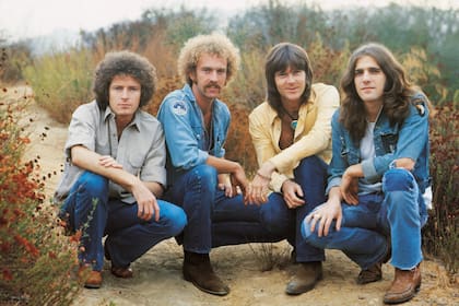 Don Henley, Glenn Frey, Randy Meisner y Bernie Leadon fueron los miembros fundadores de la banda en 1971