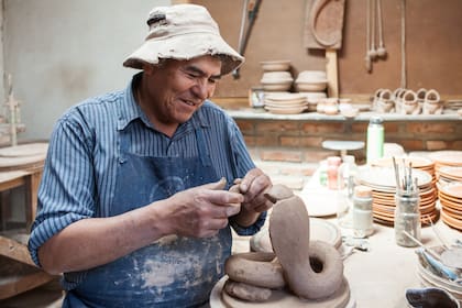 Don Mendocita llegó a vender piezas de cerámica en Estados Unidos y Japón.