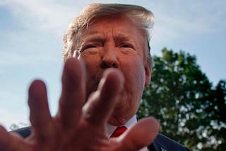 Al calor de la campaña, Trump escala su guerra contra los medios