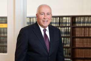 Los jueces lo eligieron para su cargo en Nueva York, pero el DOJ lo despidió el mismo día