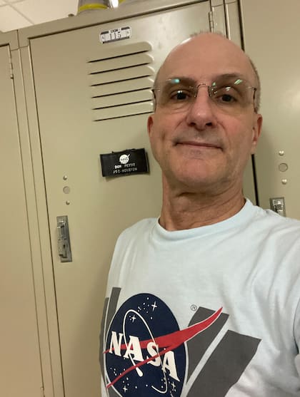 Donald R. Pettit fue seleccionado como astronauta de la NASA en 1996