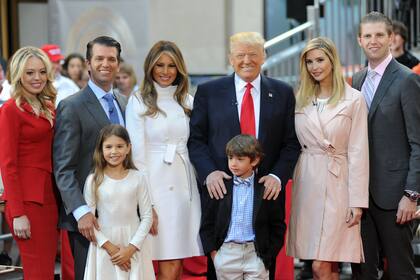 Donald Trump junto a su familia