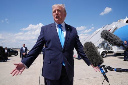 Donald Trump asegura que por el momento no tienen pensado una intervención militar