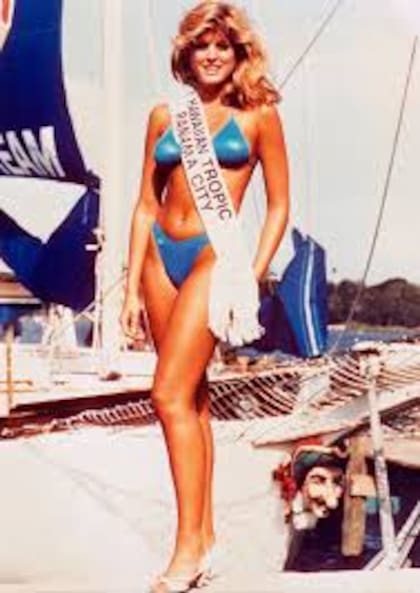 Donald Trump conoció a su segunda mujer, Marla Maples, cuando fue jurado en un concurso de Miss Hawaiian Tropic