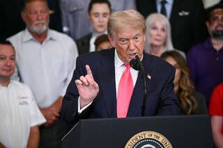 El movimiento MAGA se rebela tras el informe oficial que confirma el suicidio del financista pedófilo