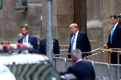 Donald Trump deja la corte criminal de Manhattan, este jueves 30 de mayo de 2024.  (Charly TRIBALLEAU / AFP)