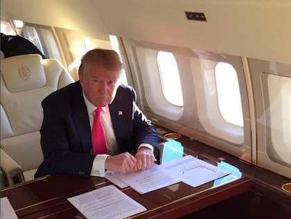 Donald Trump dentro de su Cessna 750