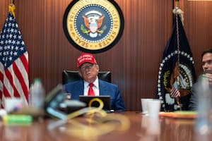 Donald Trump en la Sala de Crisis de la Casa Blanca