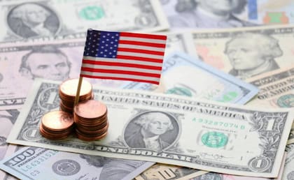 Donald Trump enfrenta desaprobación en su manejo de la economía, según encuesta de Fox News, con un 56% de votantes registrados insatisfechos y solo un 43% aprobando su gestión