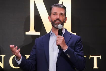 Donald Trump Jr. participa en el anuncio de Trump Mobile, en la Torre Trump de Nueva York, el lunes 16 de junio de 2025. (AP Foto/Richard Drew)