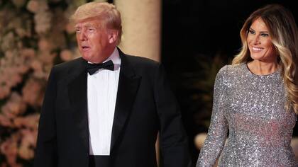 Donald Trump, junto a su esposa Melania, lanzó su propia red social y dijo que ya no está interesado en Twitter.