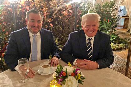 Donald Trump junto a Ted Cruz