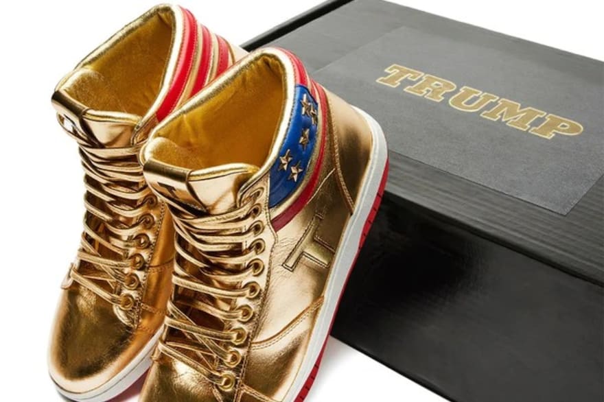 Pagan 8.300 euros por unas zapatillas de Donald Trump y este invita a comer al comprador 5 Merca2.es El emblema de la línea "Never Surrender"