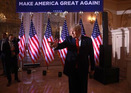 El expresidente de los Estados Unidos, Donald Trump, llega para el evento de su candidatura en su casa de Mar-a-Lago el 15 de noviembre de 2022 en Palm Beach, Florida
