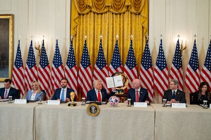 Donald Trump oficializó el nombramiento de Andrew Giuliani con su firma