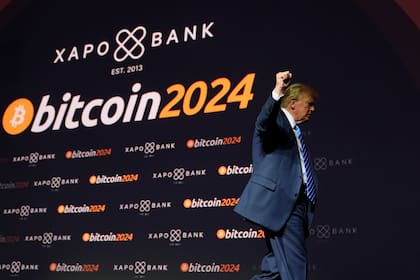 Donald Trump se marcha después de hablar en la conferencia Bitcoin 2024, el sábado 27 de julio de 2024, en Nashville, Tennessee. (Foto AP/Alex Brandon)