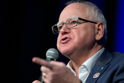 Donald Trump también atacó verbalmente al gobernador de Minnesota, Tim Walz