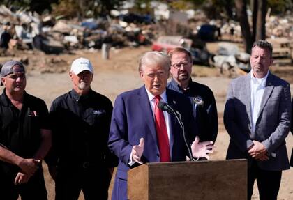 Donald Trump visitó Swannanoa el lunes pasado. (AP/Evan Vucci)