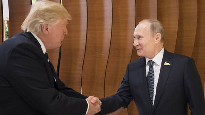El primer encuentro cara a cara entre Donald Trump y Vladimir Putin