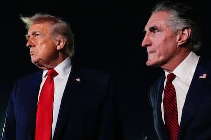 Donald Trump y el secretario del Interior, Doug Burgum.