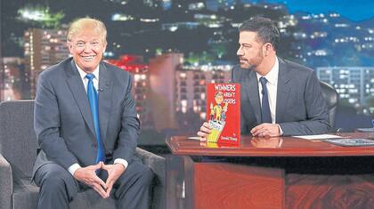 Donald Trump y Jimmy Kimmel juntos en TV, en diciembre de 2015