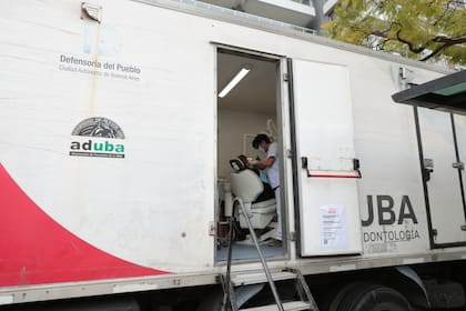 Dónde dan los servicios gratuitos de salud de UBA en acción