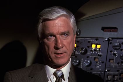 Leslie Nielsen en ¿Y dónde está el piloto?