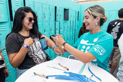 “Donde la música se vive y la vida se cuida”. En Cosquín Rock, Life Seguros se presenta como una marca que entiende que vivir intensamente y cuidarse no son opuestos, sino parte de una misma experiencia.