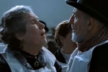 "Donde vos vayas, yo voy", le dice Ida Straus a su marido Isidor en la cubierta del Titanic, cuando la mujer decide quedarse junto a su esposo para sucumbir junto a él en el naufragio del Titanic, en una escena que no quedó en la película