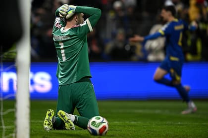 Donnarumma se toma la cabeza: Italia, afuera del Mundial