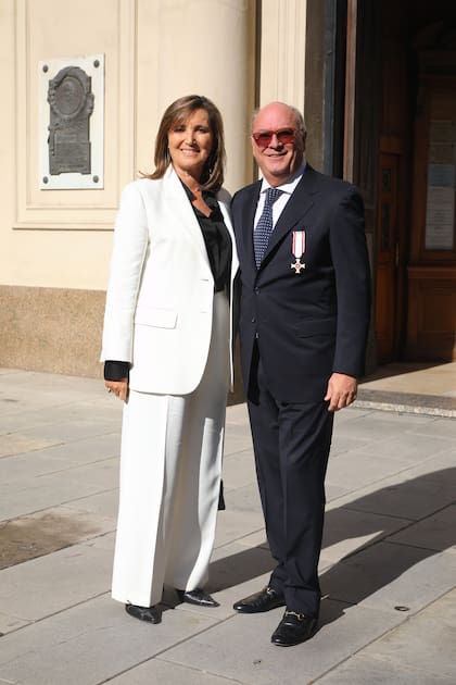 Dora Sánchez y Martín Cabrales, distinguido por la Orden de Malta con la Cruz de la Orden Pro Mérito Melitense 