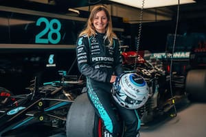 La primera mujer en manejar un Mercedes de Fórmula 1 se destaca en el Mundial de Resistencia y se une a la F. E