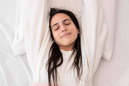 Dormir de espaldas distribuye mejor el peso corporal y protege la columna y las articulaciones