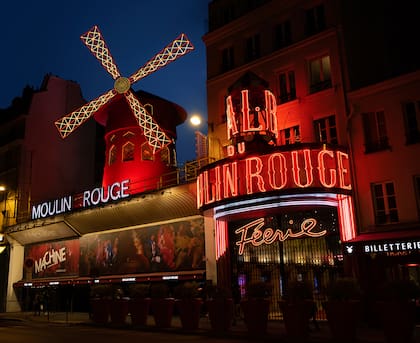 Dormir en el molino rojo del Moulin Rouge