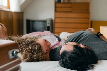 Dormir en pareja tiene diversos beneficios (Foto Pexels)